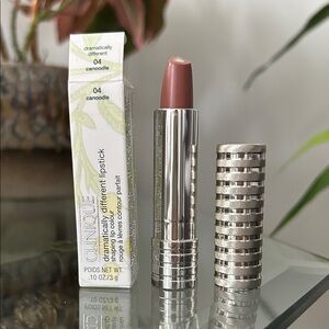 Clinique Dramatically Different in Canoodle 04